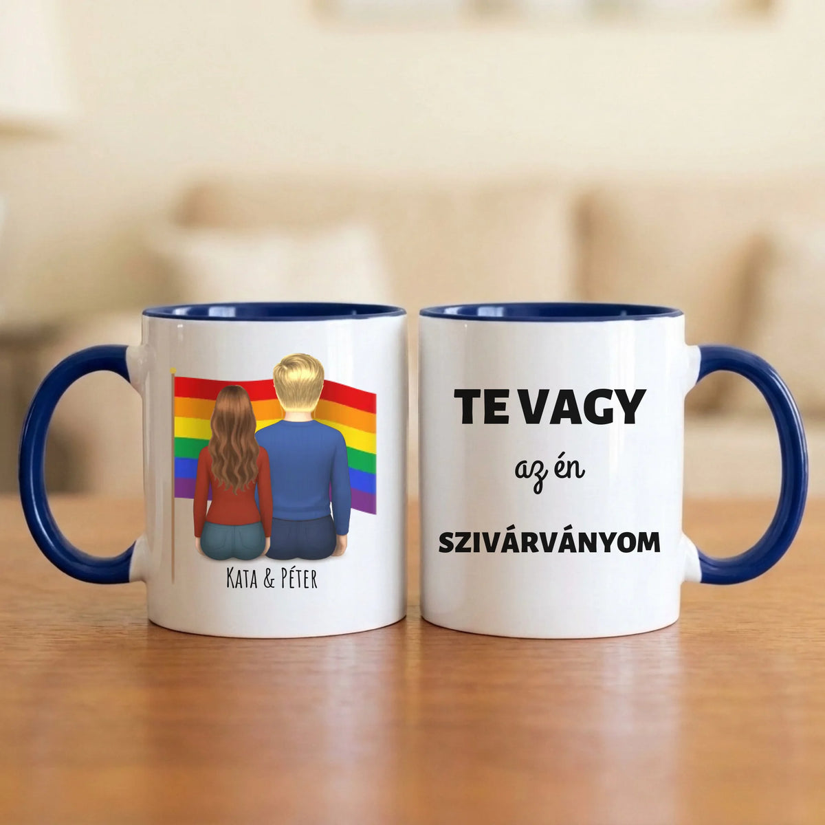 Te vagy az én szivárványom – páros bögre hátulról rajzolt párral (nő–férfi, nő–nő, férfi–férfi), szivárványzászlóval