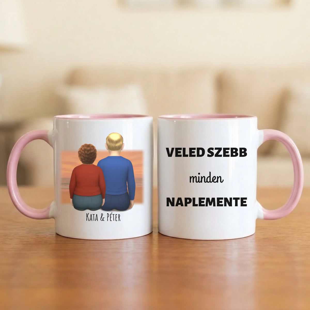 Veled szebb minden naplemente – idős páros bögre hátulról rajzolt nagymamával és nagypapával, naplementében