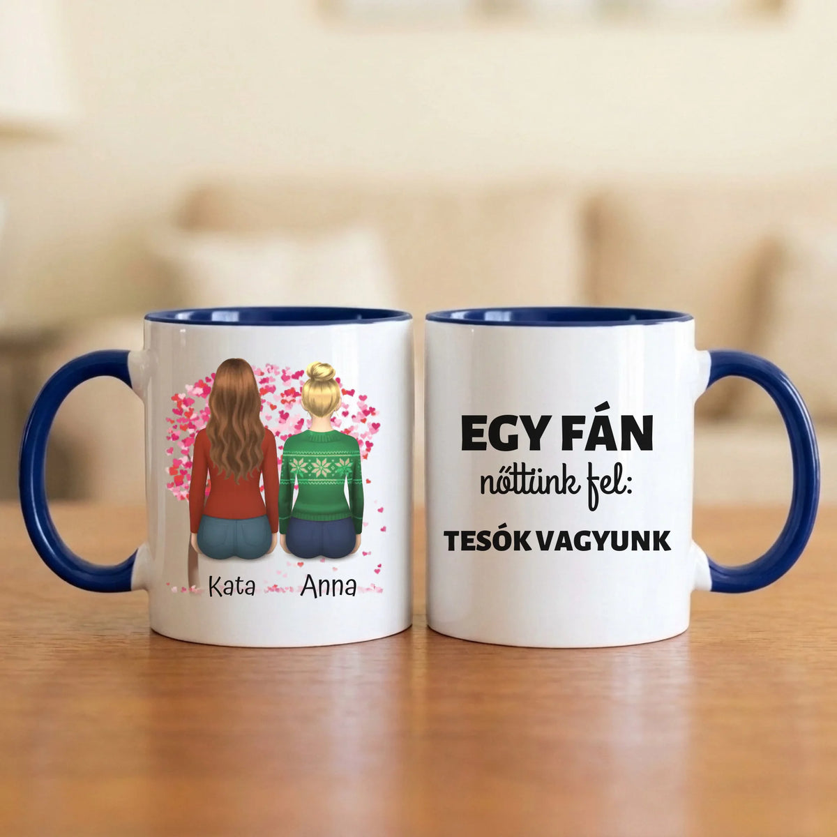 Egy fán nőttünk fel: tesók vagyunk – tesós bögre 2–6 hátulról rajzolt nővel a szívfa alatt
