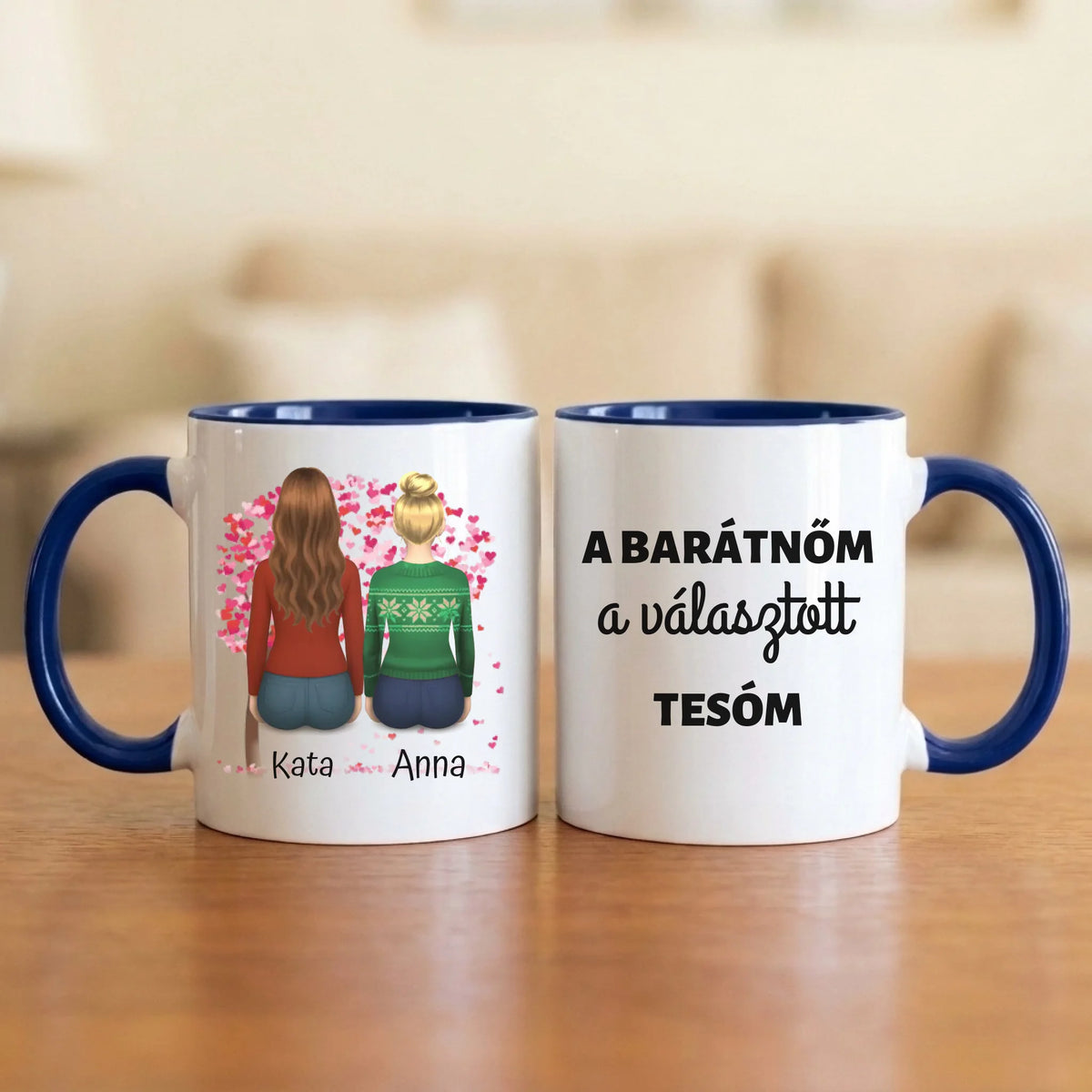A barátnőm a választott tesóm – barátnős bögre 2–5 hátulról rajzolt nővel a szívfa alatt