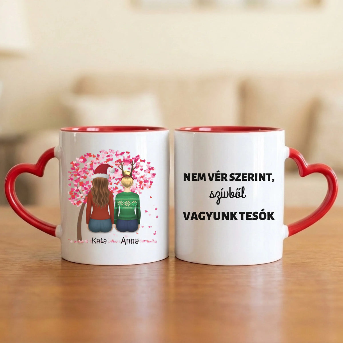 Nem vér szerint, szívből vagyunk tesók – karácsonyi barátnős bögre 2–4 hátulról rajzolt nővel a szívfa alatt