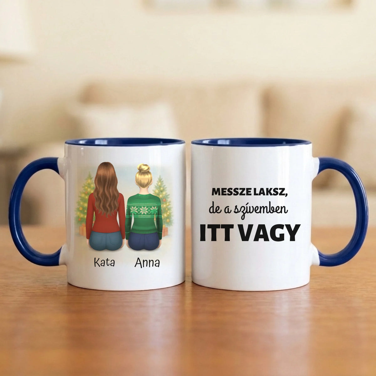 Messze laksz, de a szívemben itt vagy – barátnős bögre két hátulról rajzolt nővel, havas fenyőkkel