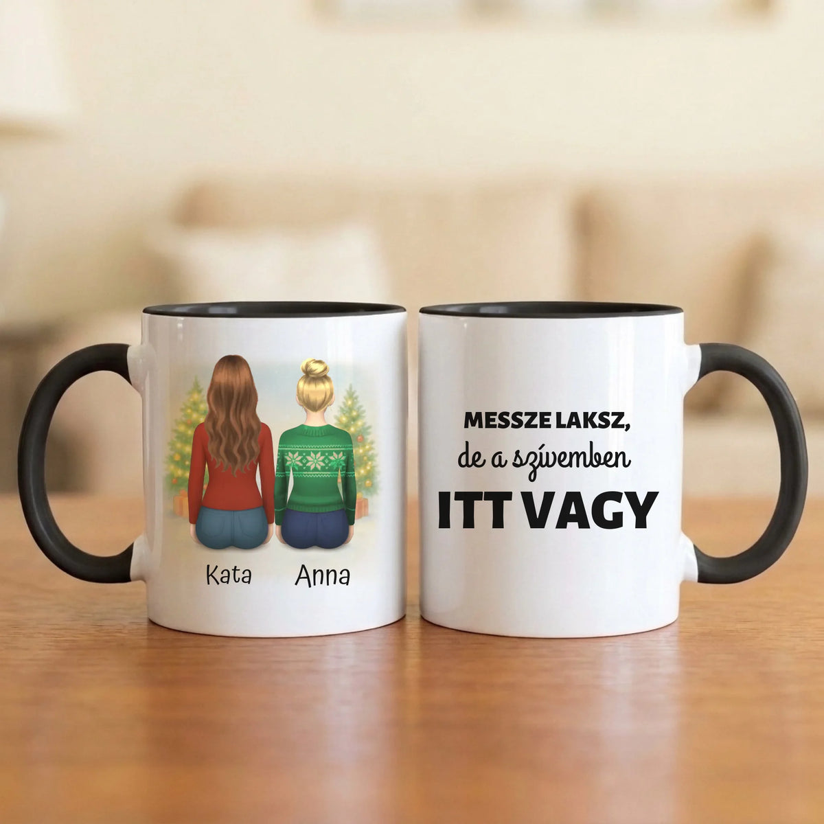 Messze laksz, de a szívemben itt vagy – barátnős bögre két hátulról rajzolt nővel, havas fenyőkkel