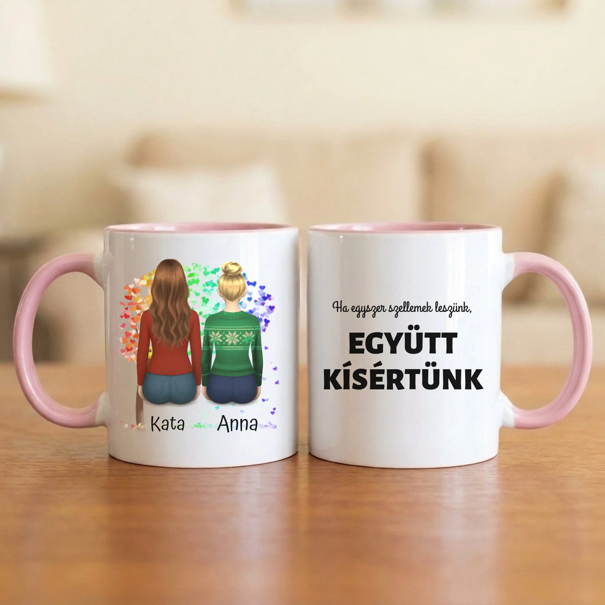 Ha egyszer szellemek leszünk, együtt kísértünk – vicces barátnős bögre 2–5 hátulról rajzolt nővel a színes szívfa alatt