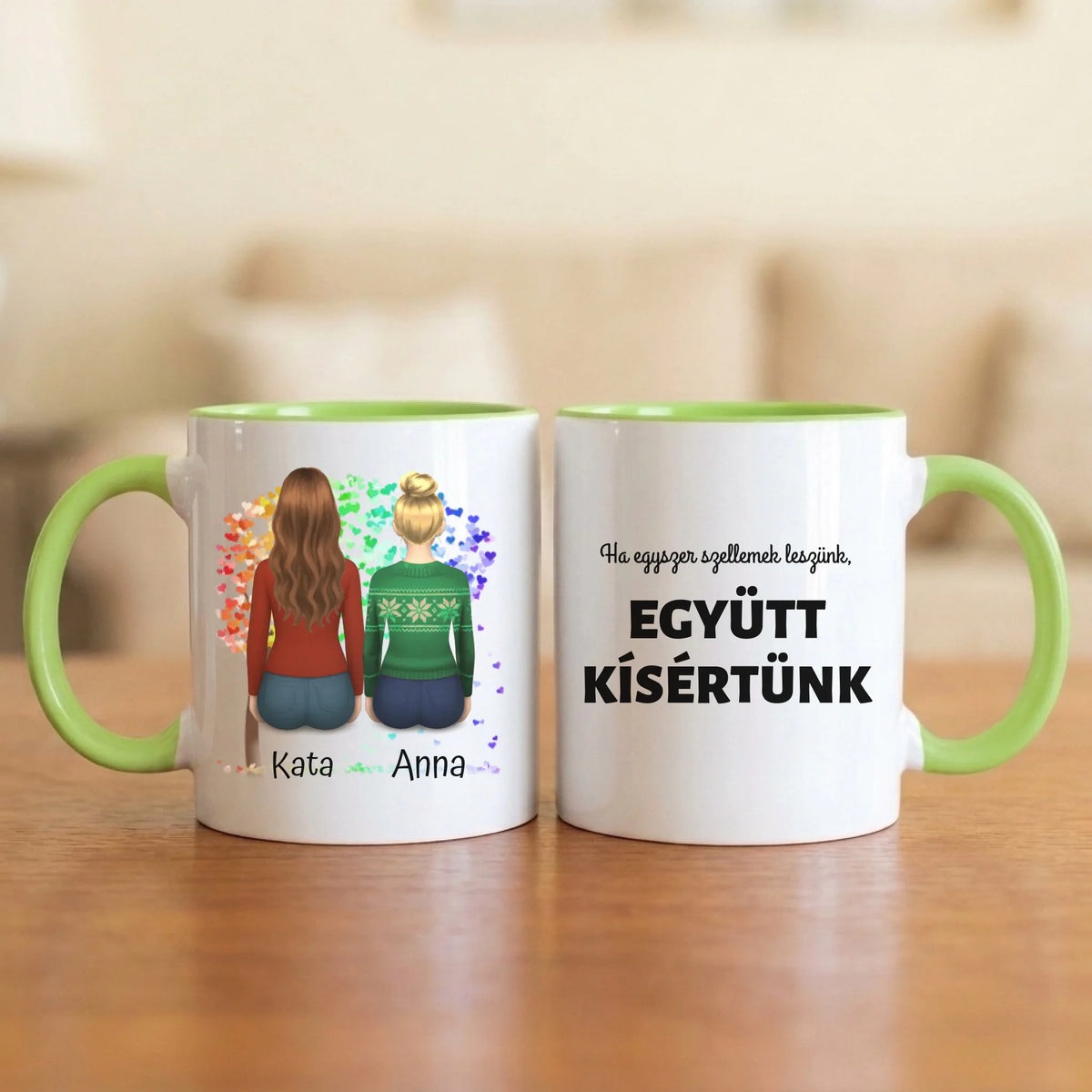 Ha egyszer szellemek leszünk, együtt kísértünk – vicces barátnős bögre 2–5 hátulról rajzolt nővel a színes szívfa alatt