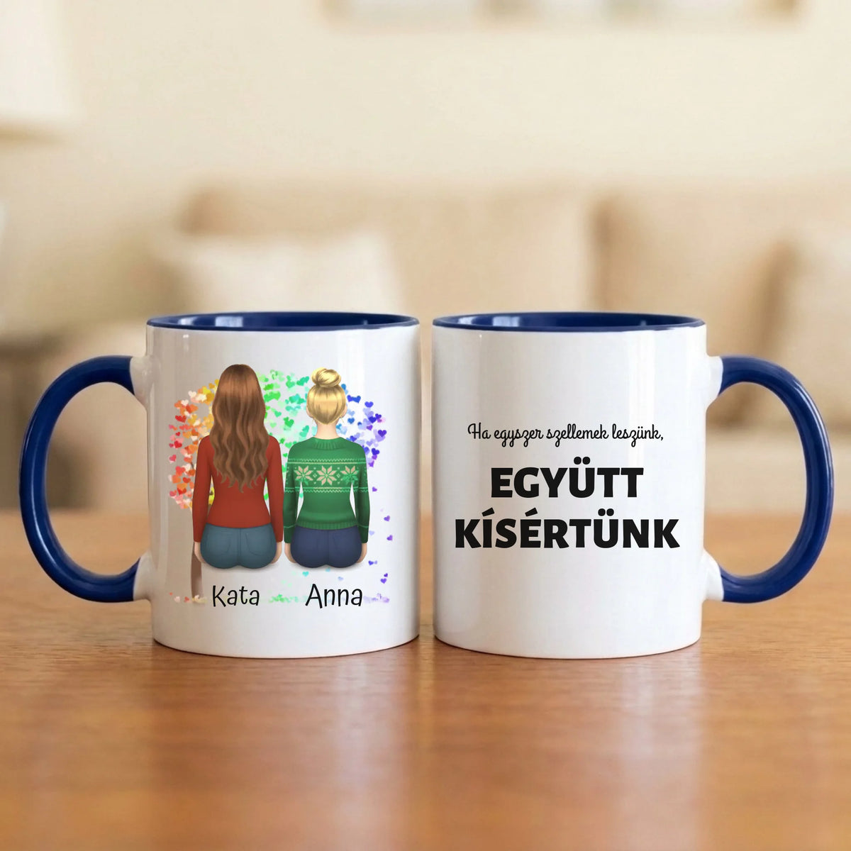 Ha egyszer szellemek leszünk, együtt kísértünk – vicces barátnős bögre 2–5 hátulról rajzolt nővel a színes szívfa alatt