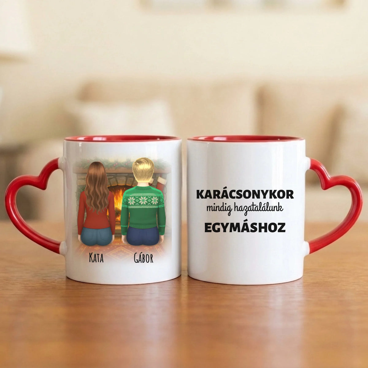 Karácsonykor mindig hazatalálunk egymáshoz – testvéres bögre 2–5 hátulról rajzolt figurával a kandalló előtt
