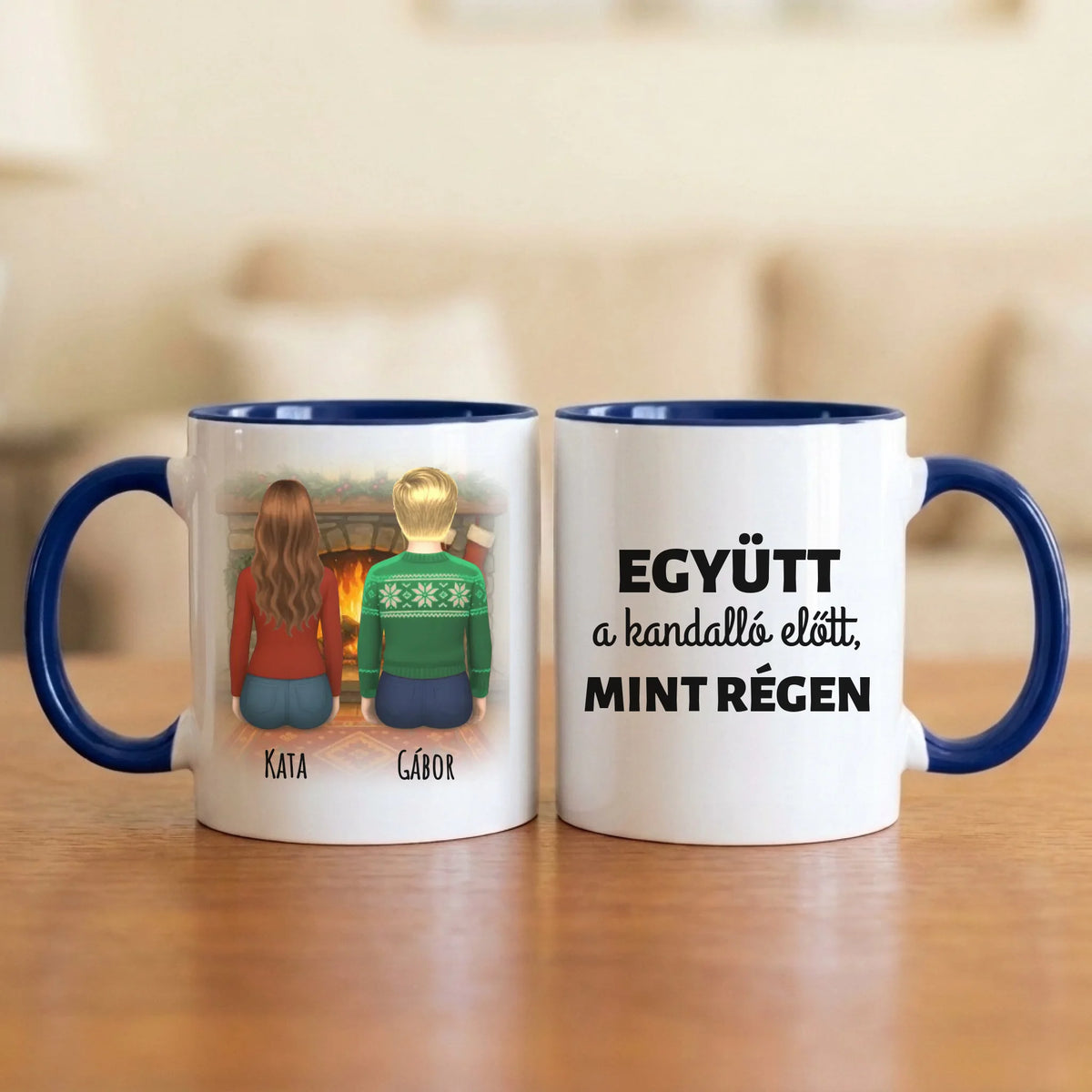 Együtt a kandalló előtt, mint régen – testvéres bögre 2–5 hátulról rajzolt figurával a kandalló előtt