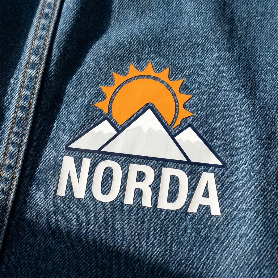 Farmeranyag DTF-mintával a varrás mellett