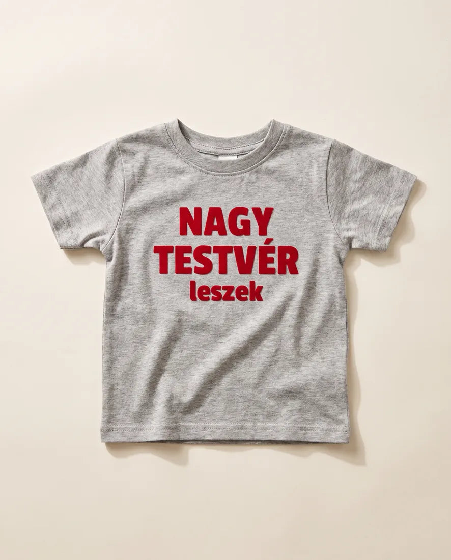 Szürke gyerekpóló piros bársonyos „NAGY TESTVÉR leszek” felirattal