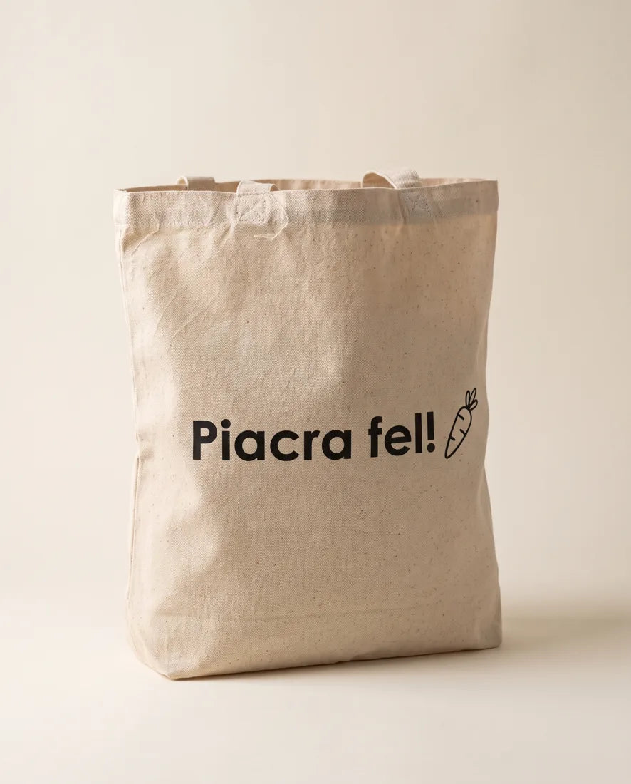 Natúr vászontáska fekete „Piacra fel!” felirattal