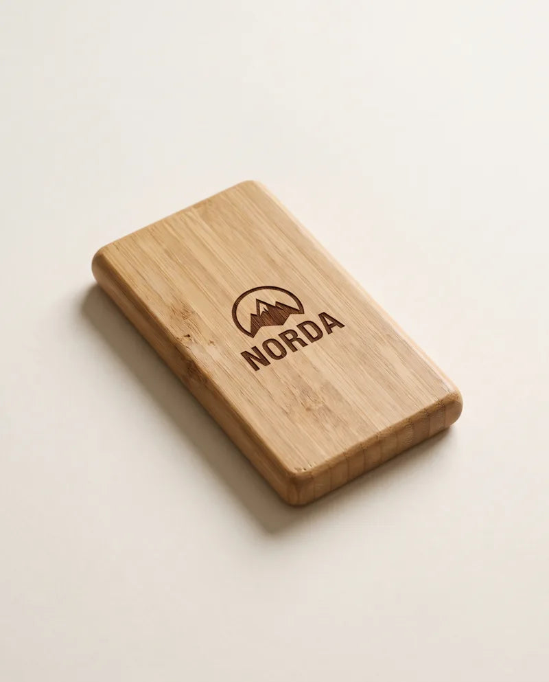 Bambusz powerbank gravírozott céglogóval