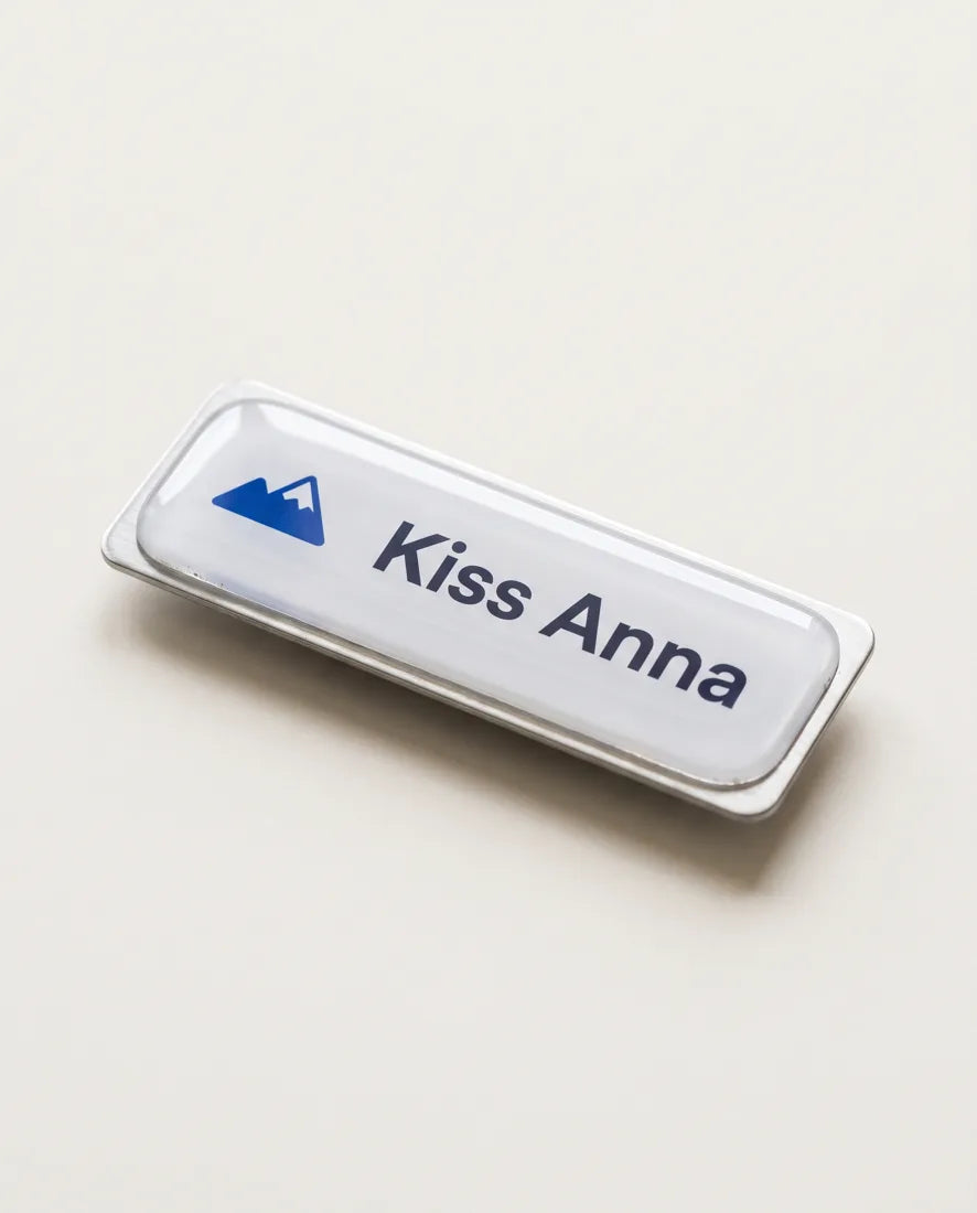Fém névtábla műgyantás nyomattal, „Kiss Anna” névvel